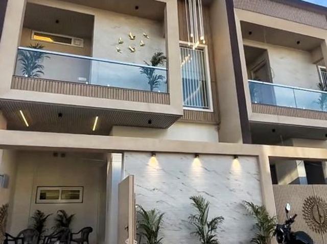 Resale | 4 BHK + Pooja Room,Study Room 150 Sq.Yd. Villa in Mansarovar Extension