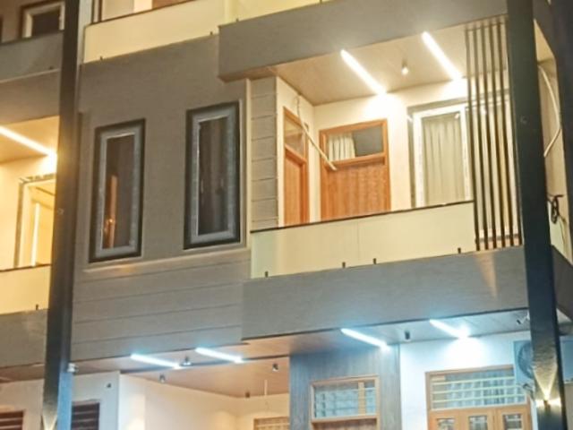 Resale | 4 BHK + Pooja Room,Study Room 125 Sq.Yd. Villa in Dhawas