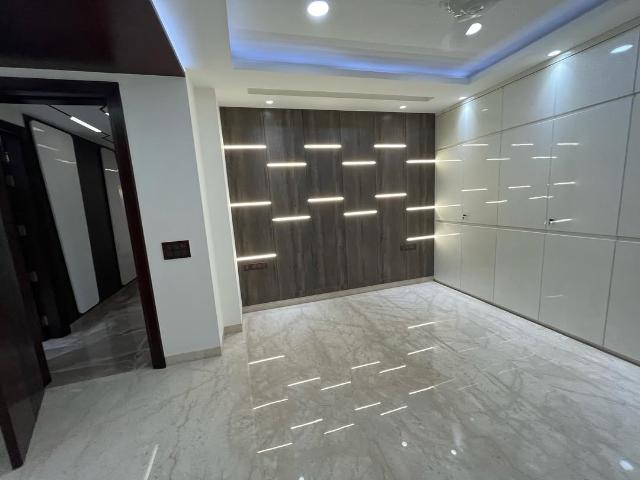 Resale | 4 BHK + Pooja Room,Study Room 242 Sq.Yd. Penthouse in Derawal Nagar