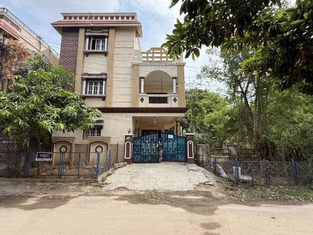 Resale | 4 BHK + Prayer Room 173 Sq.Yd. Villa in Sainikpuri