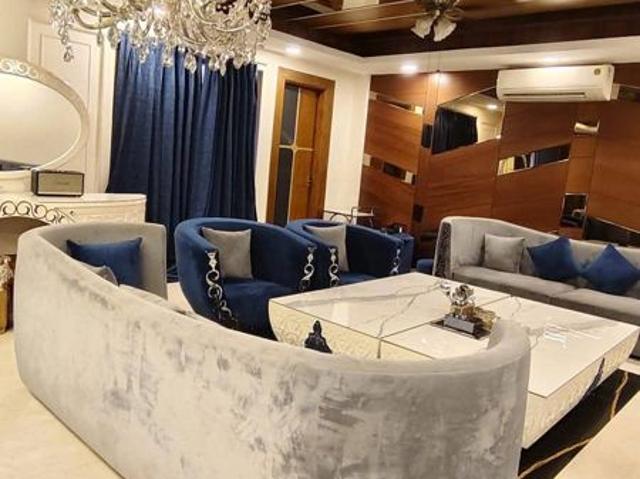 Resale | 4 BHK + Prayer Room 495 Sq.Yd. Apartment in BPTP Amstoria