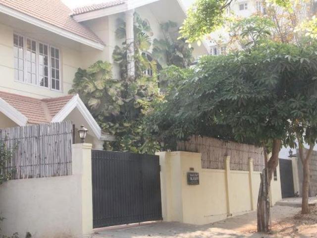 Resale | 4 BHK + Prayer Room,Extra Room 4400 Sq.Ft. Independent House in OMBR Layout