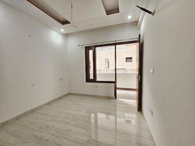Resale | 4 BHK + Prayer Room,Extra Room 2000 Sq.Ft. Apartment in Sector 103