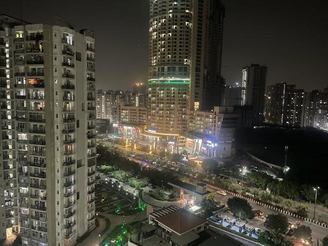 Resale | 4 BHK + Prayer Room,Servant Room,Study Room 2115 Sq.Ft. Apartment in Prateek Wisteria