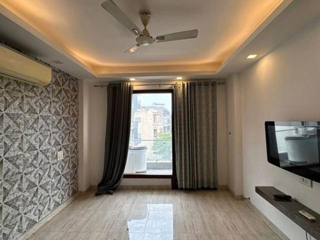Resale | 4 BHK + Prayer Room,Servant Room,Study Room 495 Sq.Yd. Apartment in BPTP Amstoria