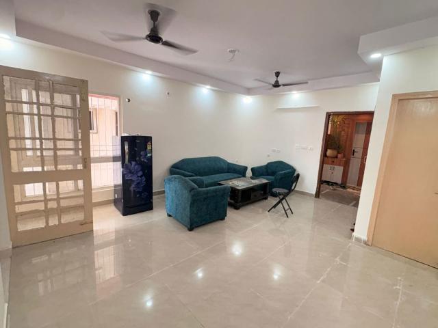 Resale | 4 BHK + Prayer Room,Servant Room,Study Room,Extra Room,Basement,Store Room 2250 Sq.Ft. Apartment in UPAVP Ganga Yamuna And Hindon Enclave