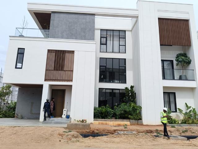 Resale | 4 BHK + Prayer Room,Servant Room,Study Room,Extra Room,Store Room 342 Sq.Yd. Villa in Speed Constella