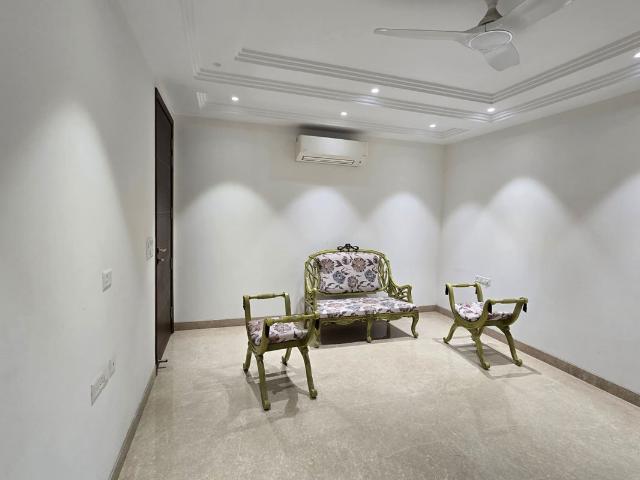 Resale | 4 BHK + Prayer Room,Servant Room,Study Room,Extra Room,Store Room 3600 Sq.Ft. Apartment in Safdarjung Enclave