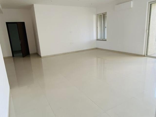 Resale | 4 BHK + Prayer Room,Servant Room,Study Room,Extra Room,Store Room 3800 Sq.Ft. Apartment in Estado Presidential Phase II