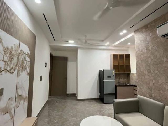 Resale | 4 BHK + Prayer Room,Servant Room,Study Room,Extra Room,Store Room 500 Sq.Yd. Apartment in BPTP Amstoria