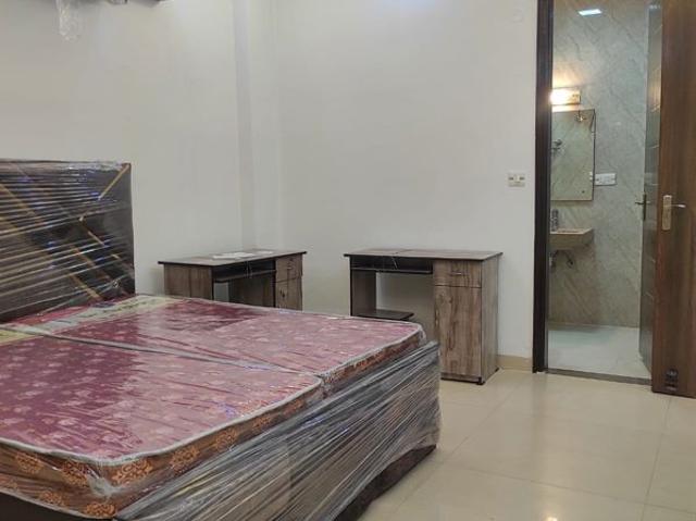 Resale | 4 BHK + Prayer Room,Servant Room,Study Room,Store Room 4239 Sq.Ft. Apartment in Sector 70