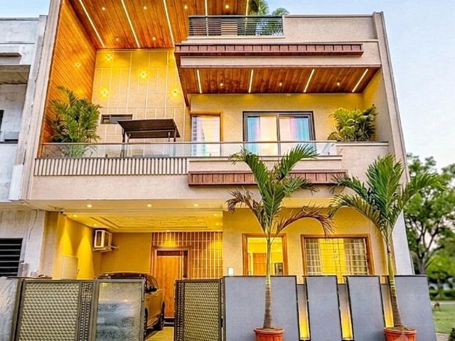 Resale | 4 BHK + Prayer Room,Servant Room,Study Room,Store Room 166 Sq.Yd. Villa in Narayan Vihar