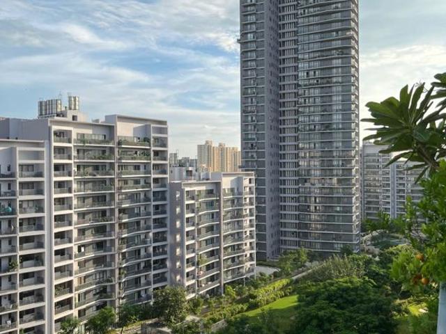 Resale | 4 BHK + Prayer Room,Servant Room,Study Room,Store Room 2930 Sq.Ft. Apartment in Conscient Heritage Max