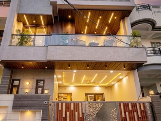 Resale | 4 BHK + Prayer Room,Study Room 144 Sq.Yd. Villa in Chitrakoot