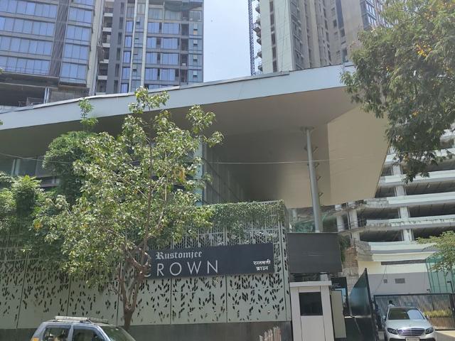 Resale | 4 BHK + Prayer Room,Study Room,Store Room 1750 Sq.Ft. Apartment in Rustomjee Crown
