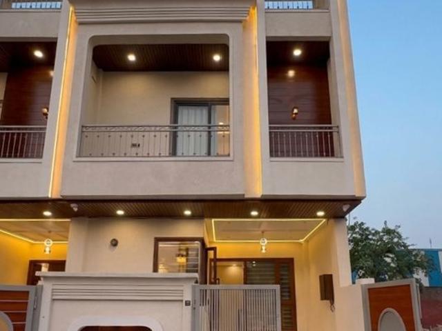 Resale | 4 BHK + Prayer Room,Study Room,Store Room 116 Sq.Yd. Villa in Dhawas