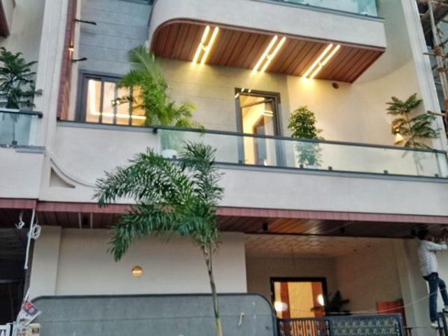 Resale | 4 BHK + Prayer Room,Study Room,Store Room 133 Sq.Yd. Villa in Dholai