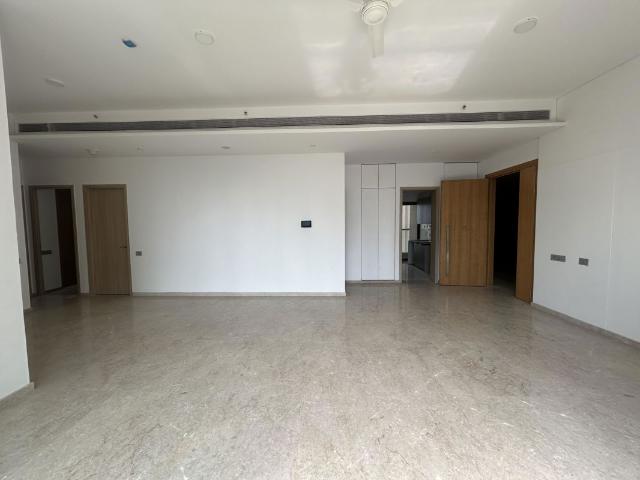 Resale | 4 BHK + Prayer Room,Store Room 1700 Sq.Ft. Apartment in Rustomjee Crown
