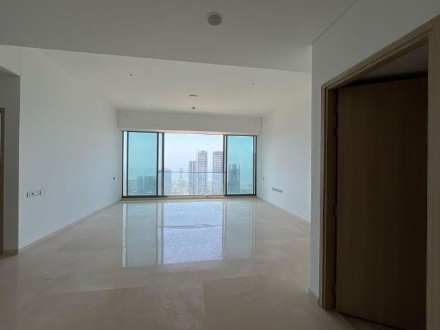 Resale | 4 BHK + Prayer Room,Store Room 2158 Sq.Ft. Apartment in Rustomjee Crown