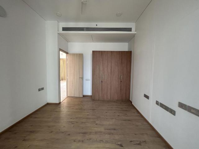 Resale | 4 BHK + Prayer Room,Store Room 2500 Sq.Ft. Apartment in Rustomjee Crown