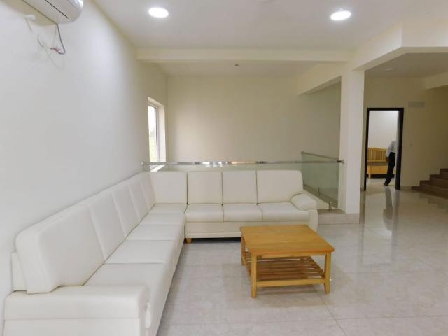 Resale | 5 BHK + 1000 Sq.Yd. Independent House in Jubilee Hills