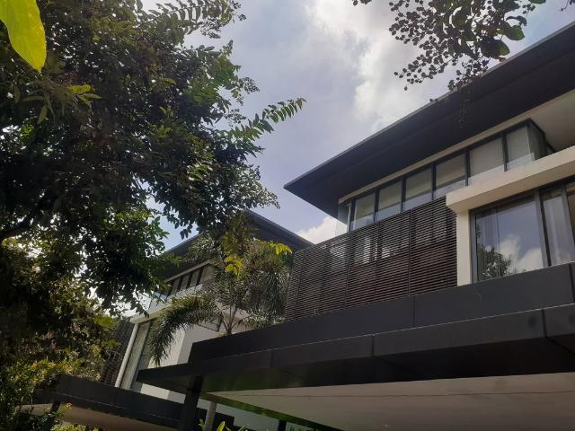 Resale | 5 BHK + 12000 Sq.Ft. Villa in Embassy Boulevard