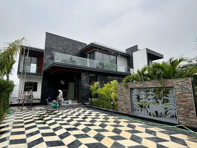 Resale | 5 BHK + 1200 Sq.Yd. Villa in Dera