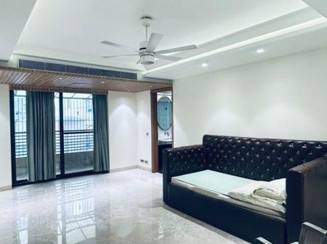 Resale | 5 BHK + 1200 Sq.Yd. Independent House in Vasant Vihar