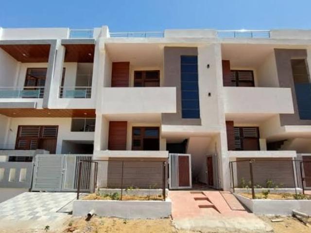 Resale | 5 BHK 1474 Sq.Ft. Independent House in RWA Apartments Sector 15