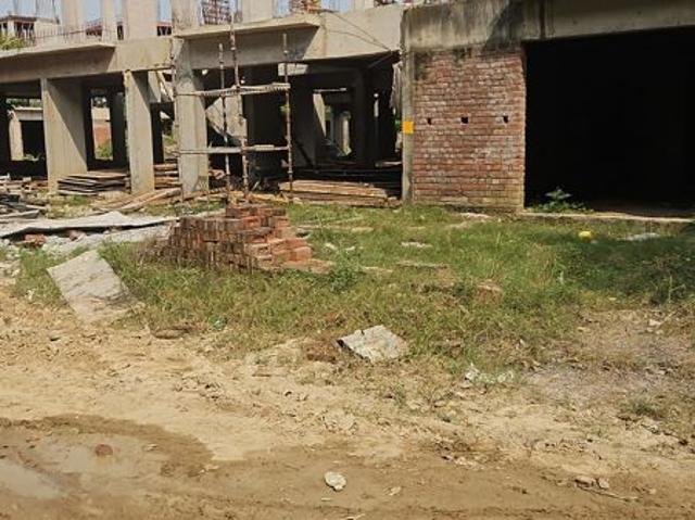 Resale | 5 BHK + 1640 Sq.Ft. Villa in Omaxe Metro City