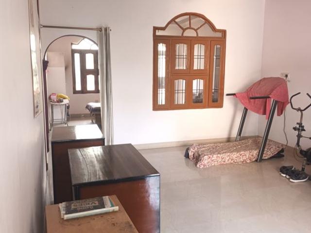 Resale | 5 BHK + 166 Sq.Yd. Independent House in Sector 30