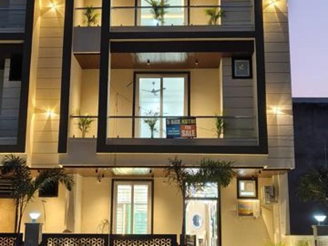 Resale | 5 BHK + 169 Sq.Ft. Villa in Sector 21