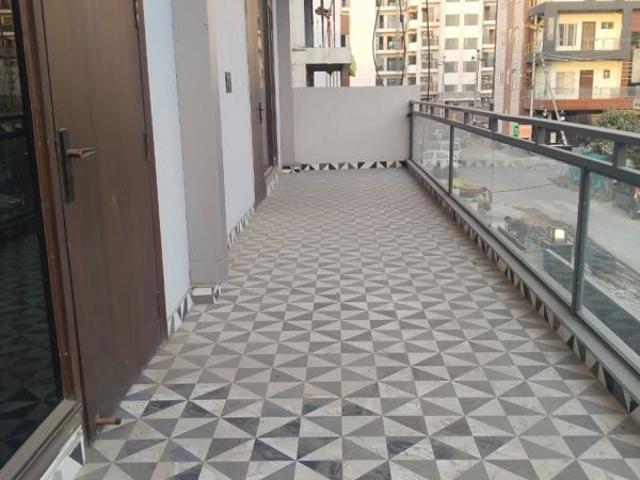 Resale | 5 BHK 186 Sq.Mt. Villa in Sector 11