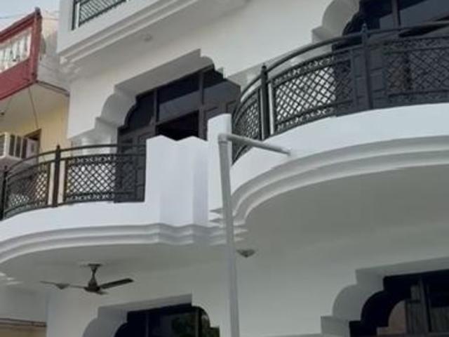 Resale | 5 BHK + 180 Sq.Mt. Independent House in Sector 41