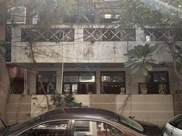 Resale | 5 BHK + 180 Sq.Mt. Independent House in Sector 41