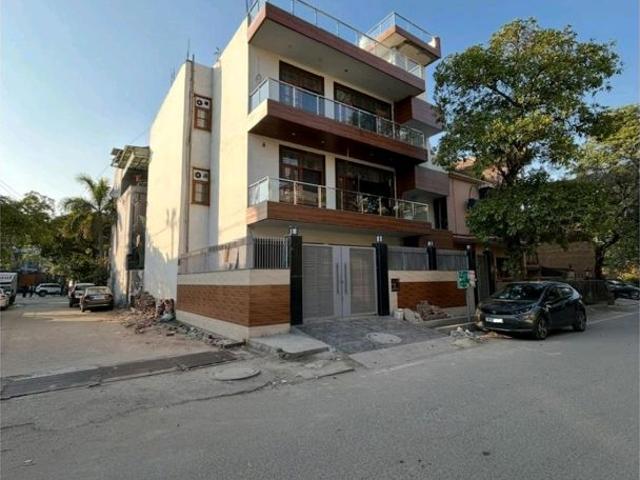 Resale | 5 BHK 182 Sq.Mt. Independent House in Sector 41