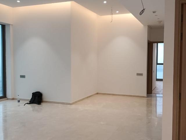 Resale | 5 BHK 2156 Sq.Ft. Apartment in Rustomjee Crown