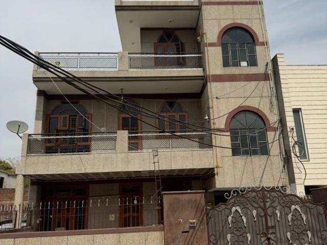 Resale | 5 BHK 228 Sq.Yd. Independent House in Sector 28