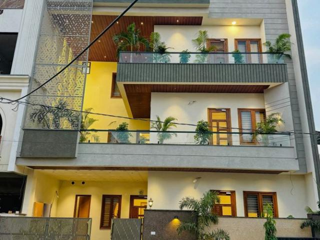 Resale | 5 BHK + 2400 Sq.Ft. Independent House in Ajmer Road
