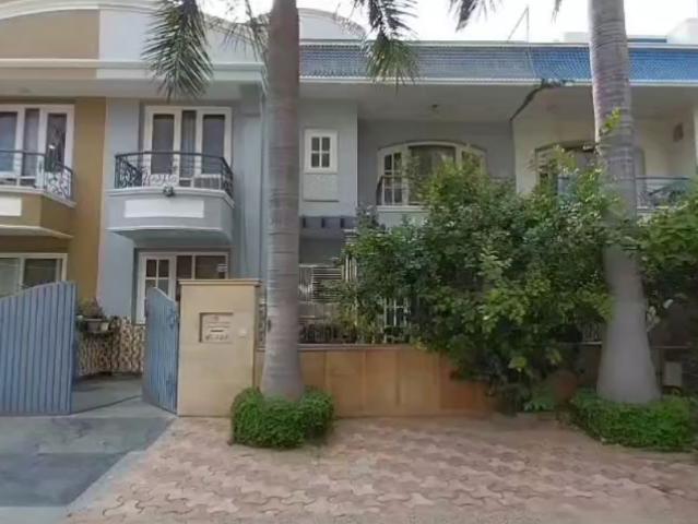 Resale | 5 BHK + 240 Sq.Yd. Villa in Mayfield Garden