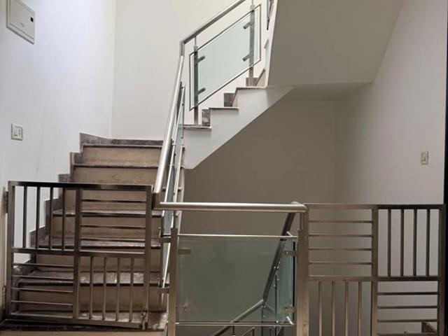 Resale | 5 BHK 2500 Sq.Ft. Independent House in Malibu Town