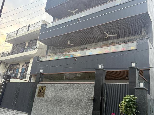 Resale | 5 BHK 250 Sq.Mt. Villa in B Block Sector 26 Noida