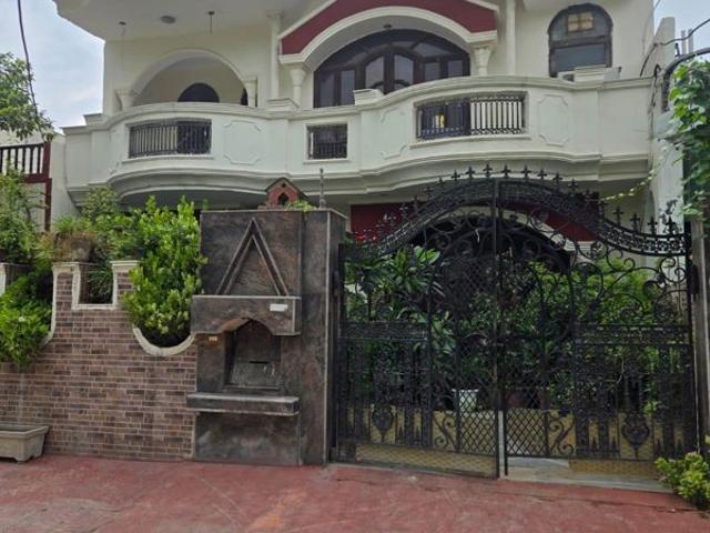 Resale | 5 BHK 250 Sq.Yd. Independent House in Sector 9