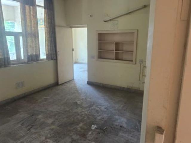 Resale | 5 BHK 250 Sq.Yd. Independent House in Sector 21