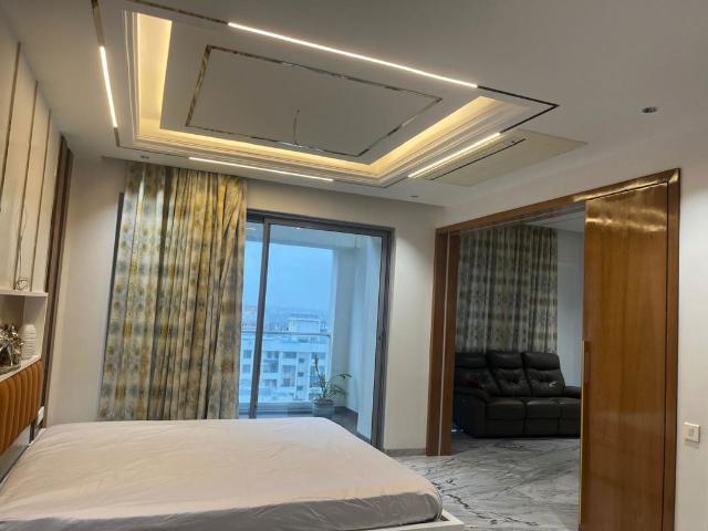 Resale | 5 BHK + 2600 Sq.Ft. Apartment in Kasturi Epitome