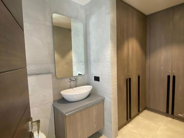 Resale | 5 BHK 2700 Sq.Ft. Villa in DLF Atria