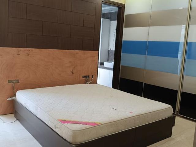 Resale | 5 BHK + 306 Sq.Yd. Independent House in New Friends Colony