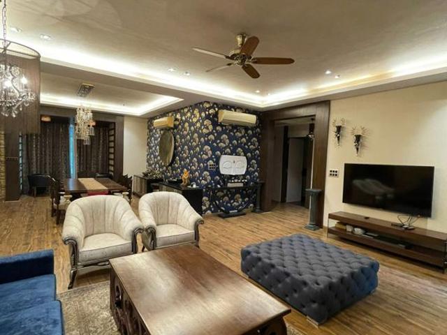 Resale | 5 BHK + 3000 Sq.Ft. Apartment in Nahar Amrit Shakti