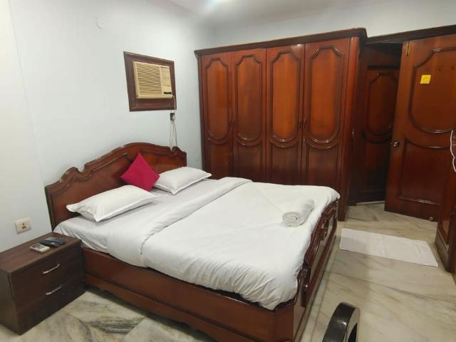 Resale | 5 BHK 3000 Sq.Ft. Penthouse in Nidhivan Apartments