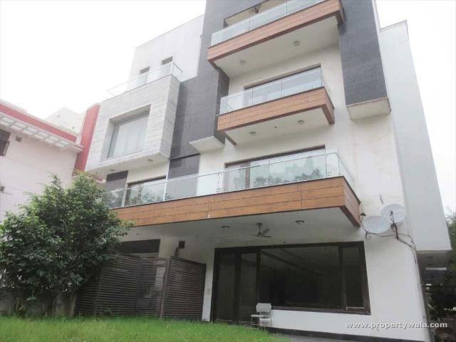 Resale | 5 BHK 300 Sq.Mt. Villa in Dlf Ankur Vihar